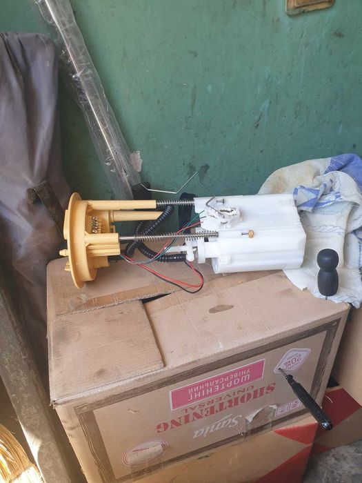 Подкачваща помпа в резервоар WV Tiguan