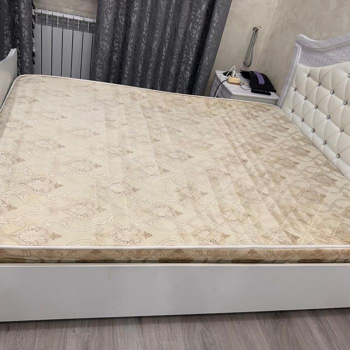 Продается Матрас 220×160
