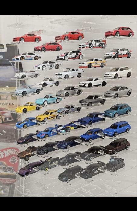 Витрина за 48 колички 1:64 Hot Wheels, Matchbox и др.
