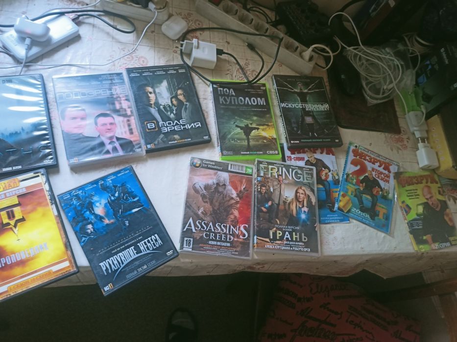 Продам диски с фильмами, сериалами и играми
