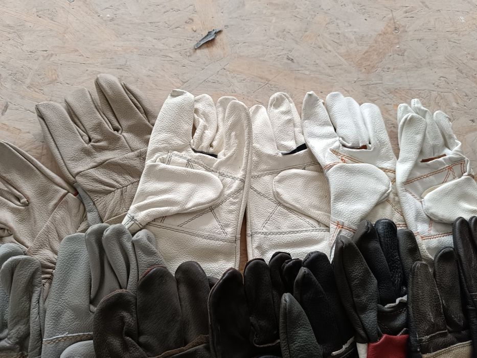 Vând mănuși sudor / lăcătuș piele naturala noi