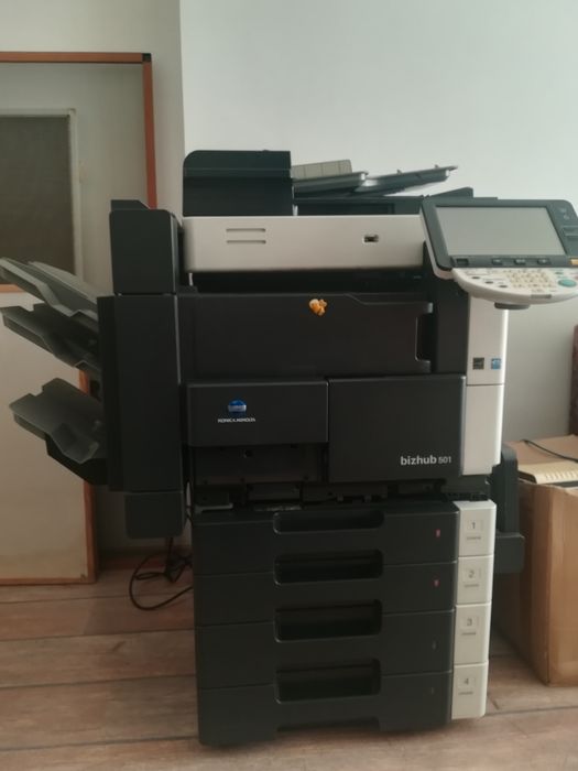 Продавам копирна машина