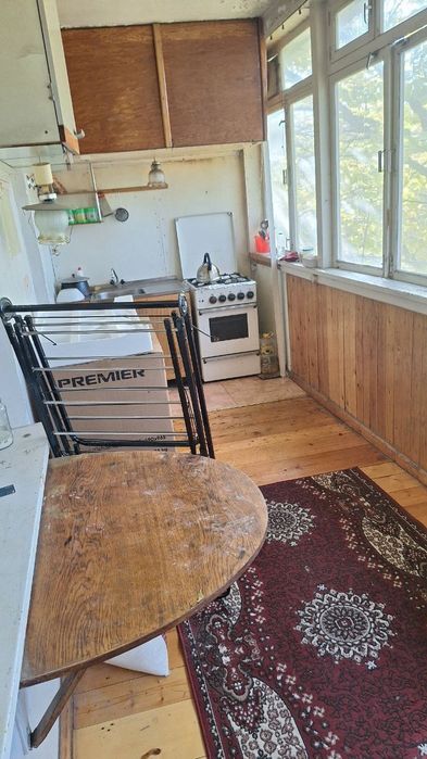 O'zimizni uy. 4 etajli domni 4 etaji. Balcon 2×6. Remont o'rtacha.