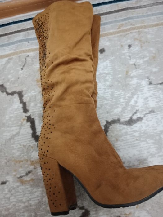 Продается сапоги в отличном состояниии..