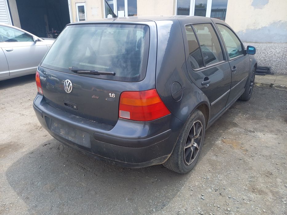 Фолксваген Голф 1.6 на части !