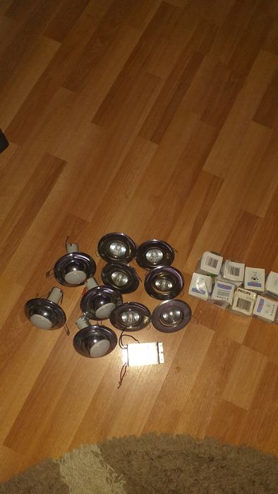 Spoturi cu becuri