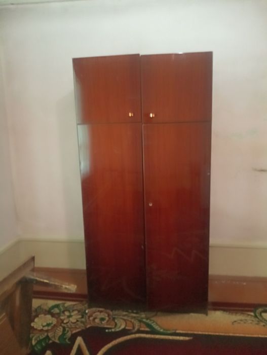 Шкаф ва ёзув столи