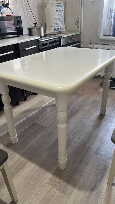 Продается стол раздвижной со стульями