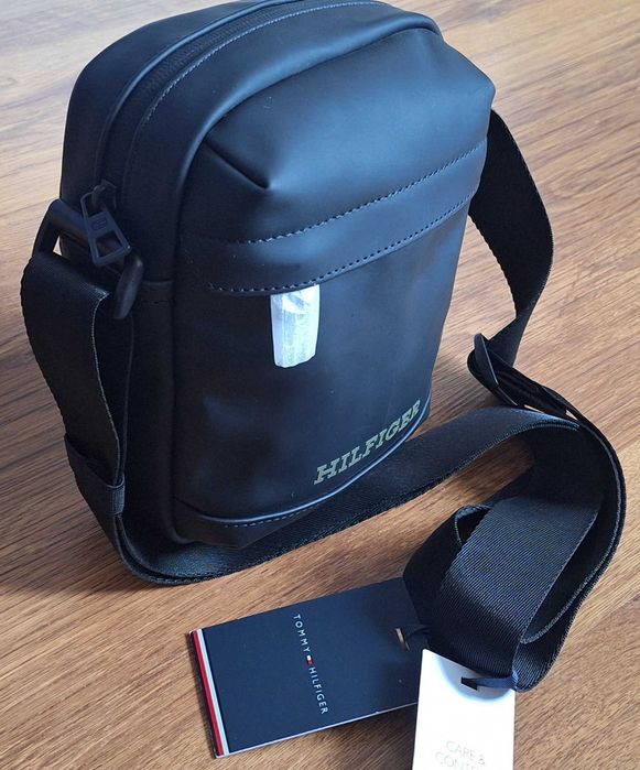 Нова оригинална чанта
Tommy Hilfiger
