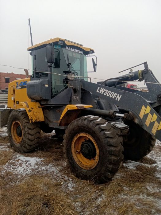 Продам фронтальный погрузчик