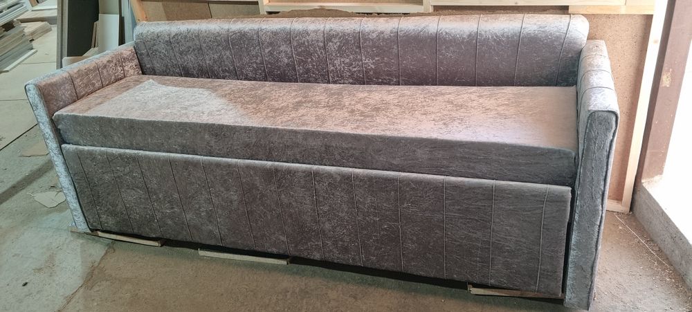 Divan karovat sotiladi.