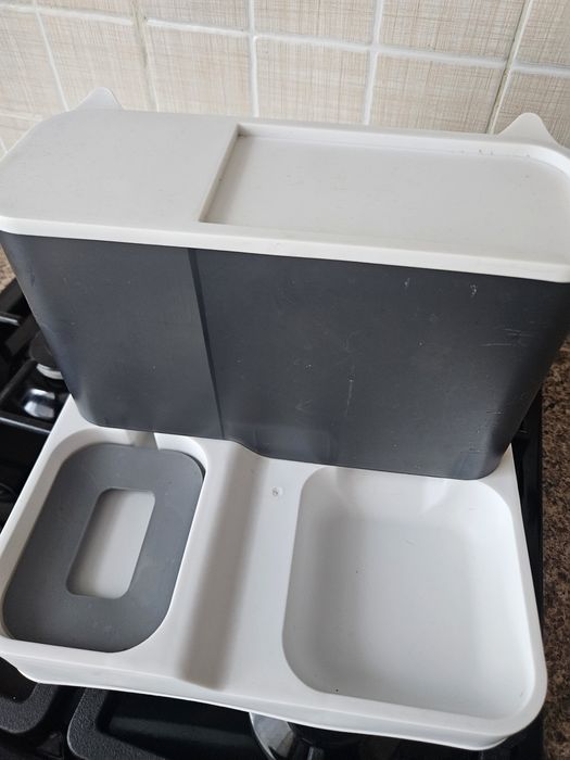 Кормушка для кошек и собак