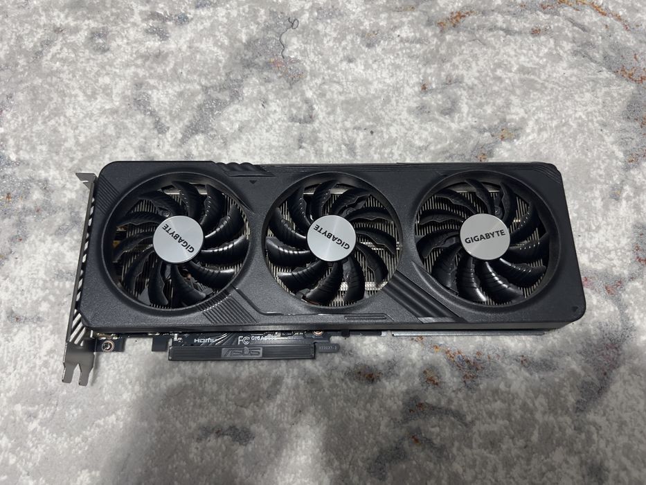 Продам видеокарту RTX4060 gigabyte