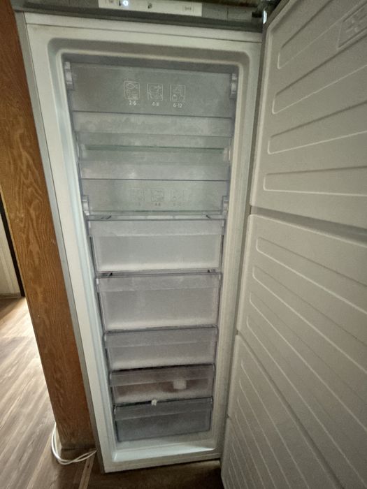 Продам морозильник Beko