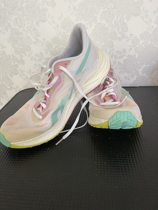 Продам кроссовки Reebok б/у, размер 40