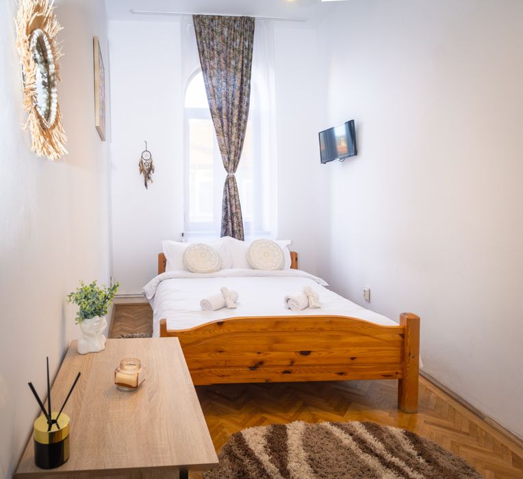 Proprietar, inchiriez apartament 2 camere, decomandat, Centru- Teatrul Dramatic