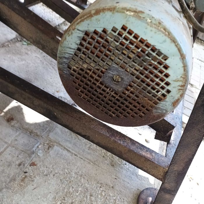 монофазен  ел мотор 2.2 киловата за фуражомелка .