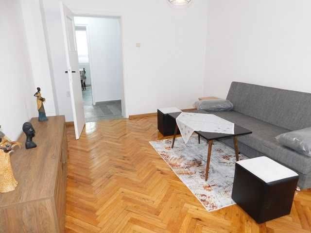 Дава се под наем Тристаен апартамент в Търговище, Център - 80 кв.м за 382.5 € - Снимка #3