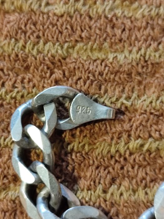 Продавам прекрасен,плътен,сребърен,унисекс синджир!