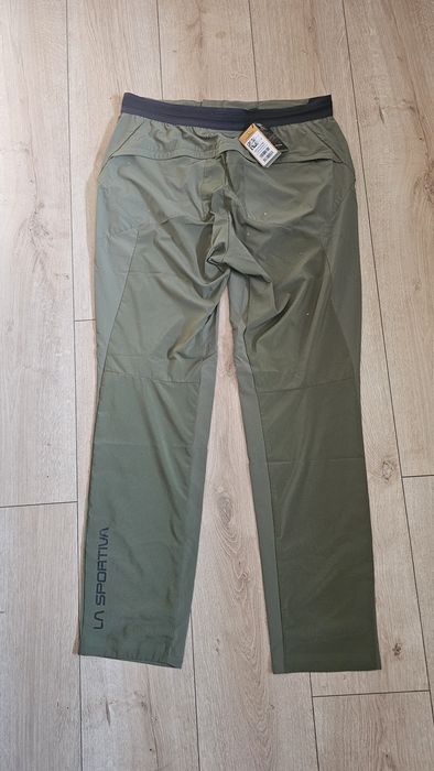 Vând pantaloni La Sportiva