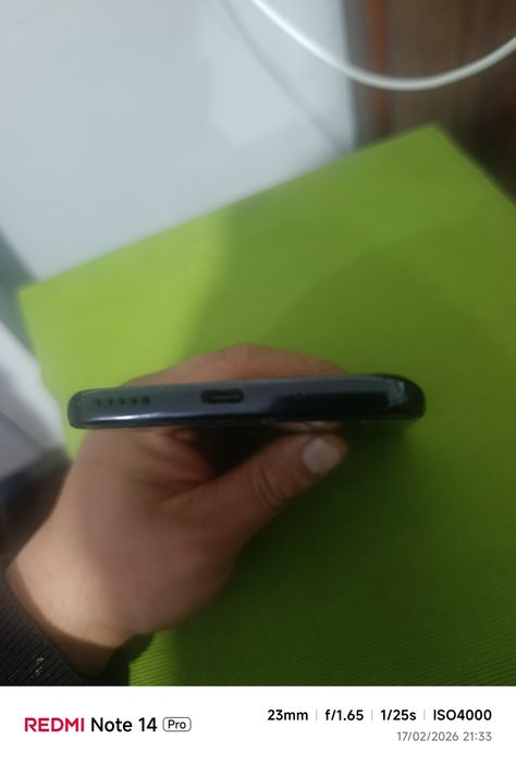 Huawei se 9 sotiladi orqa qopqogʻi va ekrani singan zapchastlari ishli