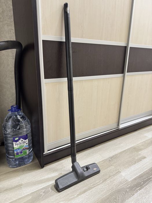 Пылесос рабочий CYCLONYC CLEANER 1800W