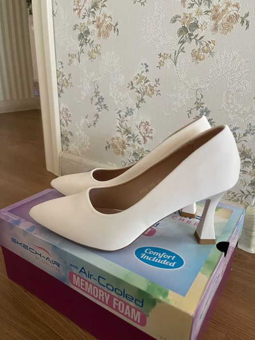 Туфли молочного цвета