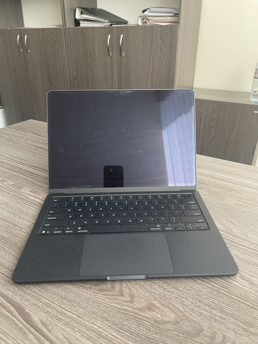 Продам Apple Macbook Air M4