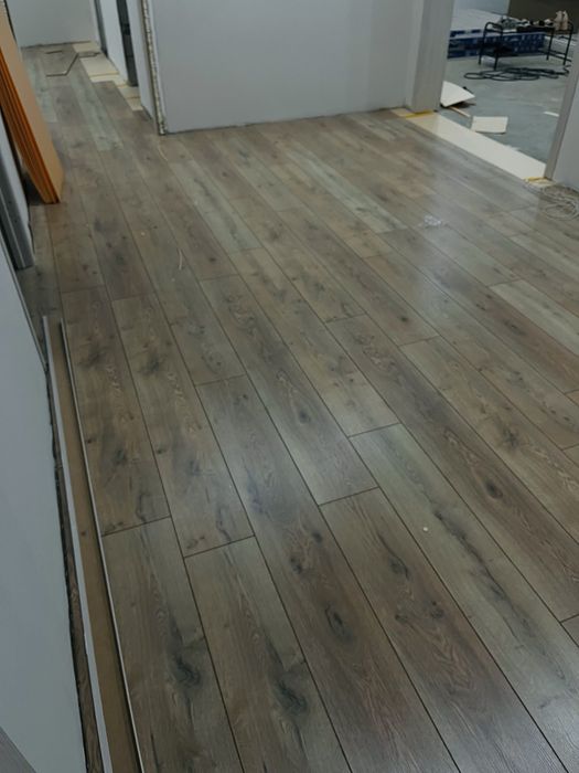 Ламинат, линолеум