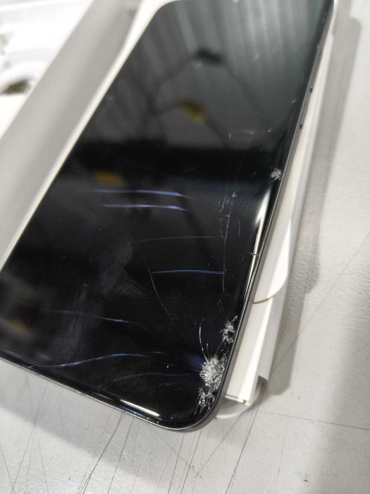 Oppo Reno13 Pro 512Gb - Cu sticla crapata - perfect functional