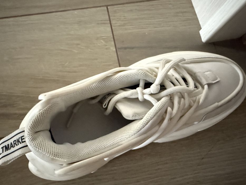 Кроссовки модные