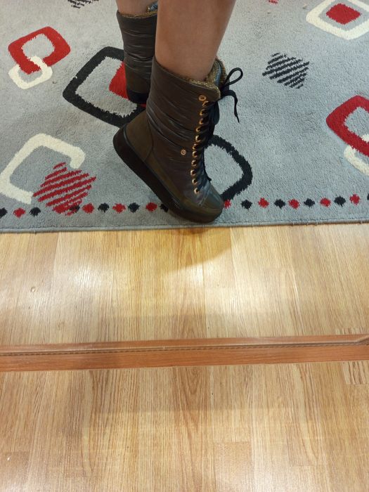 Срочно.Продам ботинки,зима и куртку