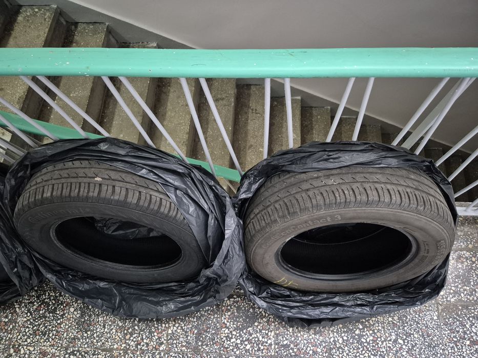 Vând set anvelope Continental 185/65 R15 (de vară)