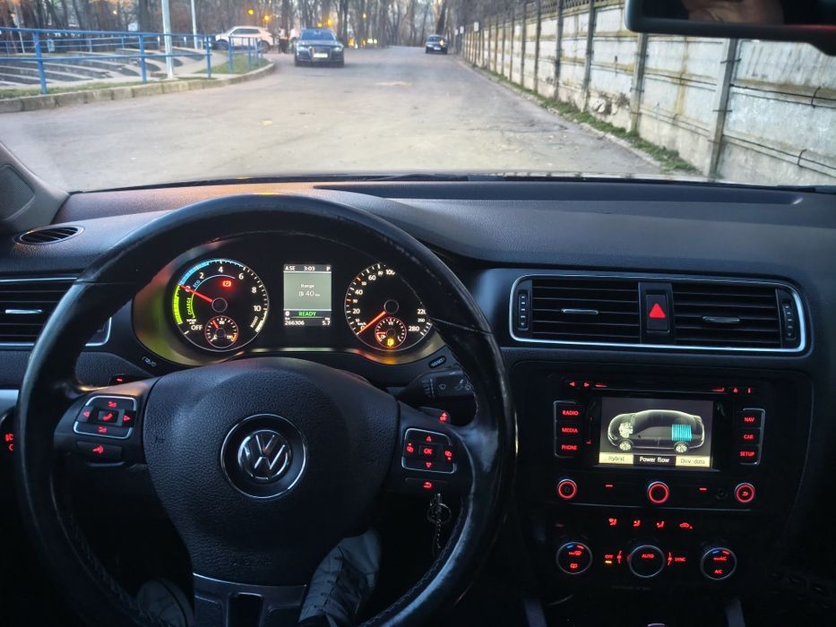 Vând vw Jetta 1.4 hybrid