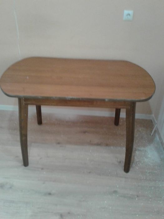 Продам стол и шкаф