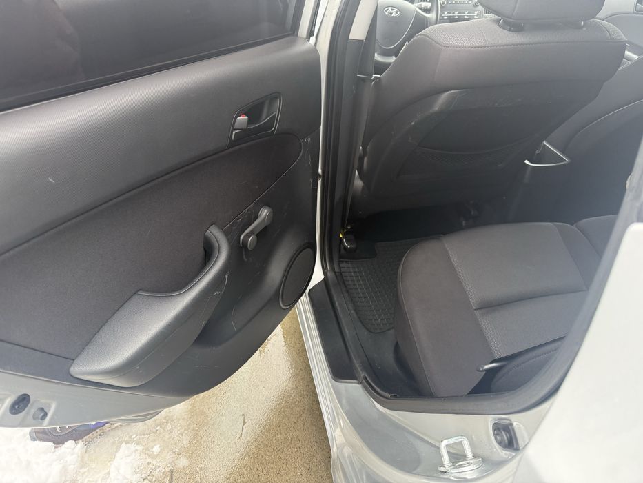 Продавам Hyndai i30 1.4 бензин/газ