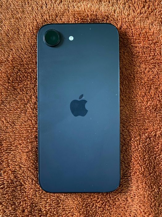 Iphone 16e karobkali holati idial