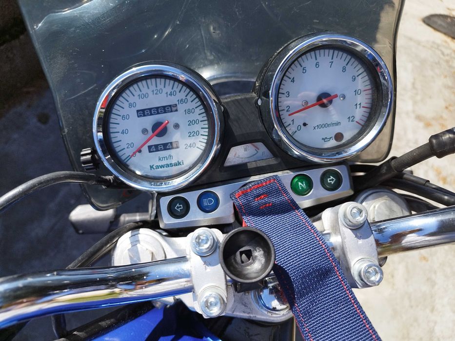 Kawasaki ZR 750 F - най-добрият мотор