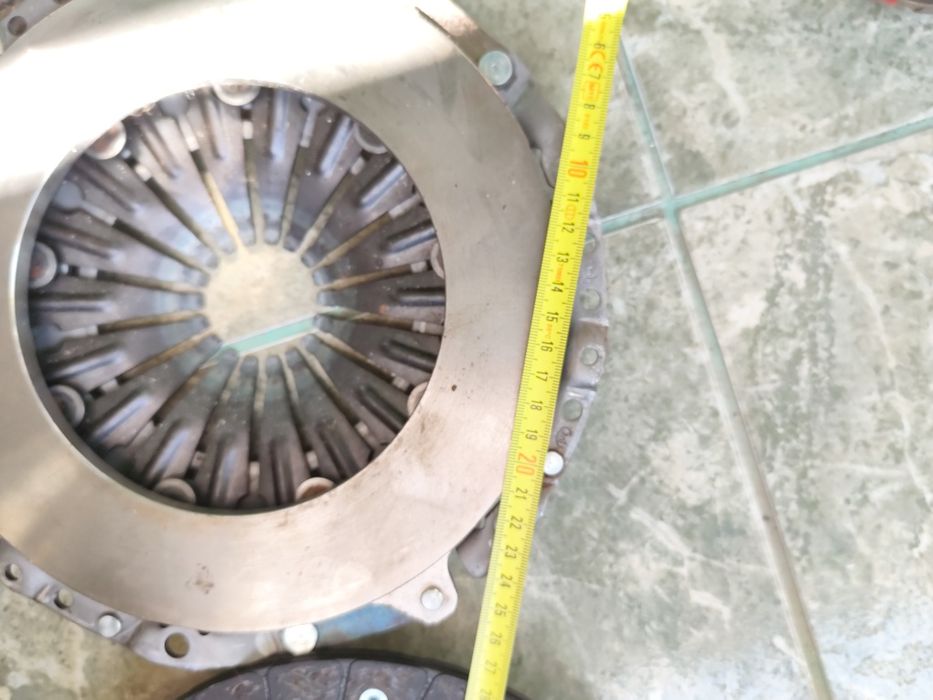 Vând un set de ambreiaj.pentru motoare  VW și Audi