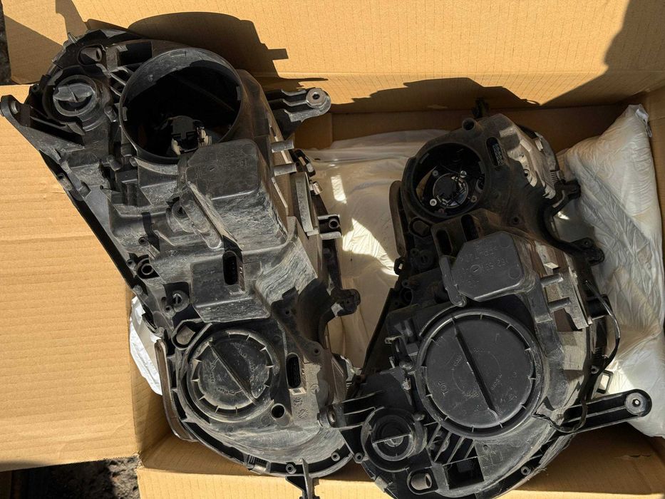 ПРОДАВАМ ФАРОВЕ ЗА MERCEDES E-class W211 (2008 г.)