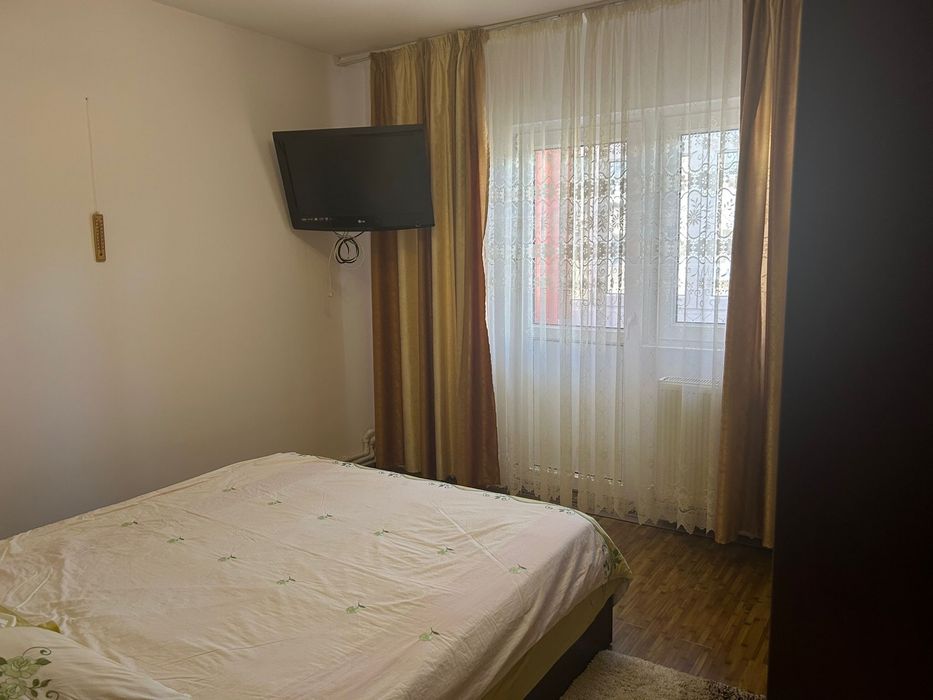 De vanzare - Apartament spatios cu 4 camere in Alexandria