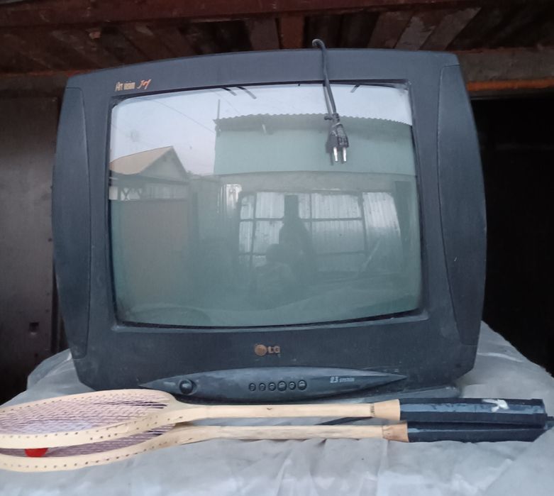 Продам телевизор