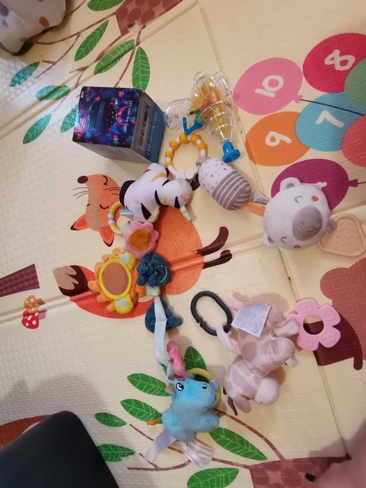 Лотове дрешки и играчки