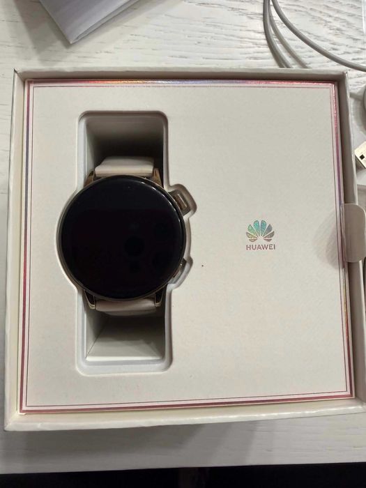 Huawei Watch GT 3 42mm с оригинална кутия, зарядно и каишка