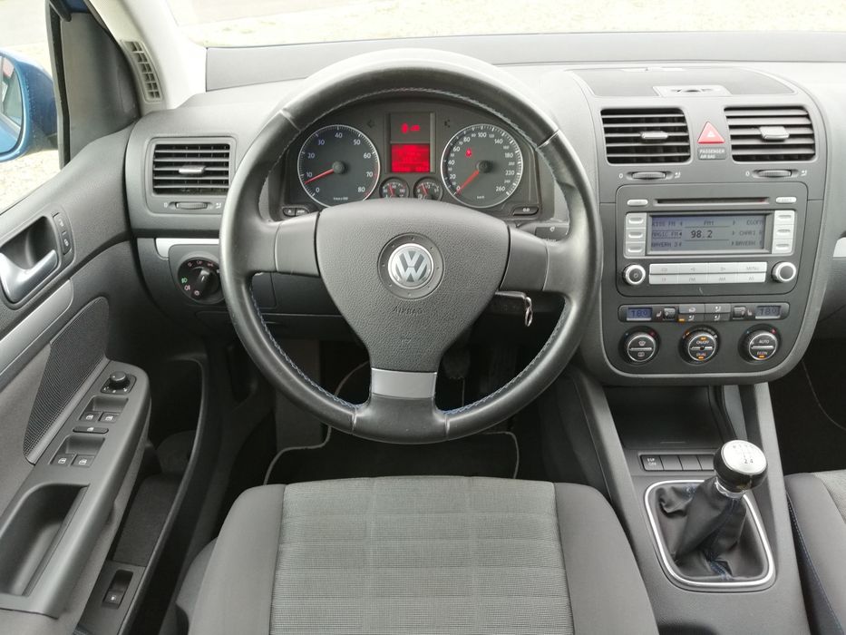 Golf 5 TOUR 1.6 MPI 102CP BENZINA an 2007  km 147. 000