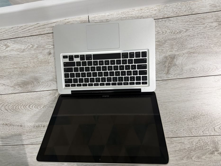 Продам Macbook старый