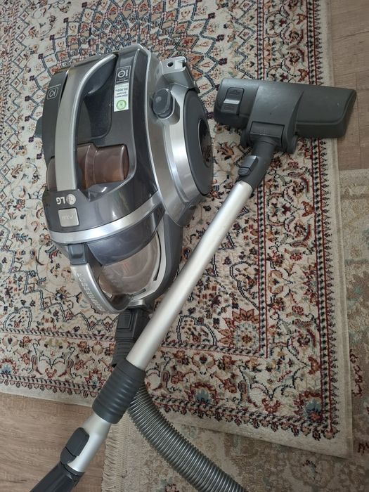 Пылесос 2000w LG продам