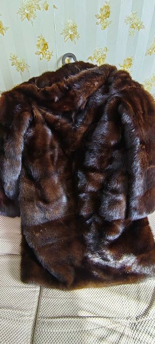 Продам норковую шубу.