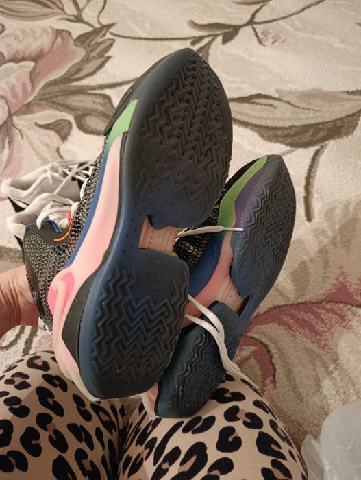 Продам баскетбольные кроссовки