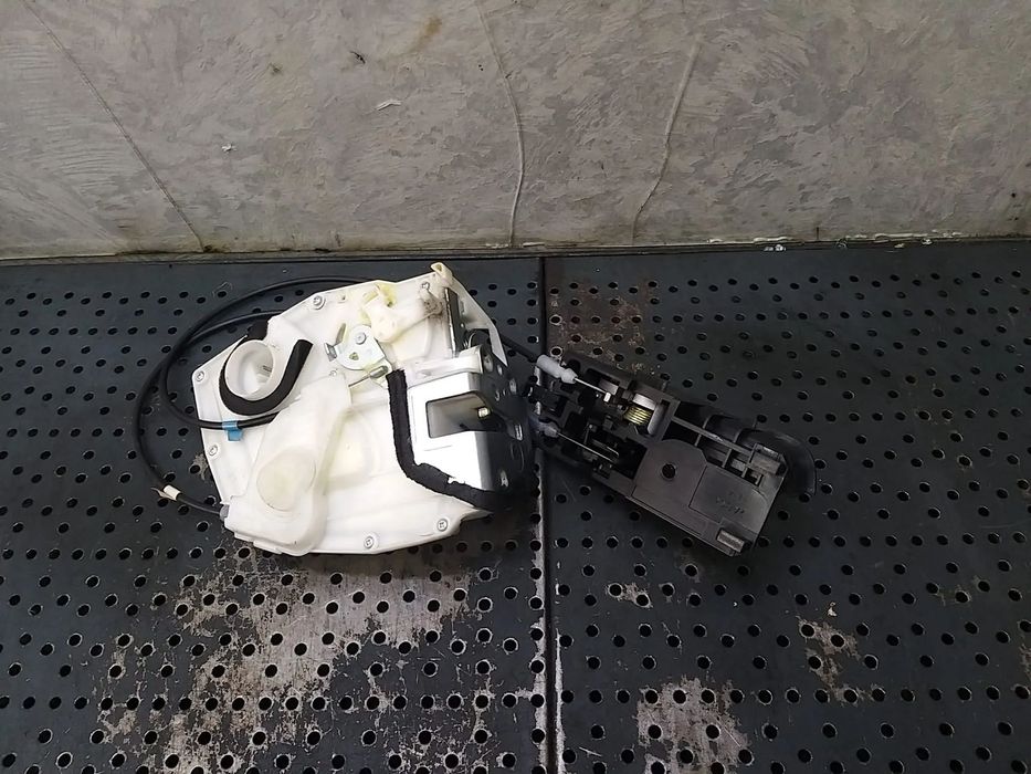 Broasca cu maner interior usa stanga spate suzuki splash 8230251k20